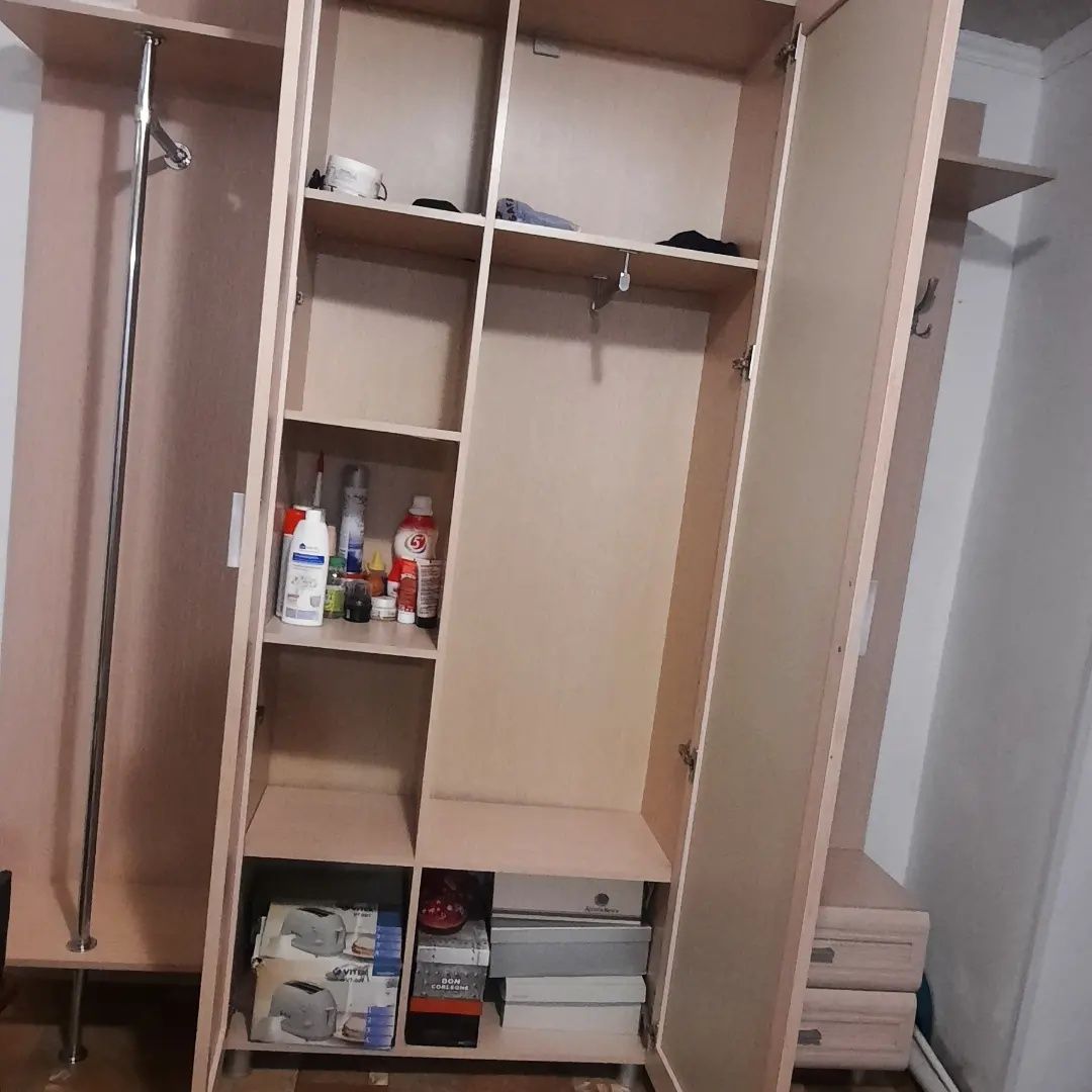 Продам -- шкаф  для  прихожие