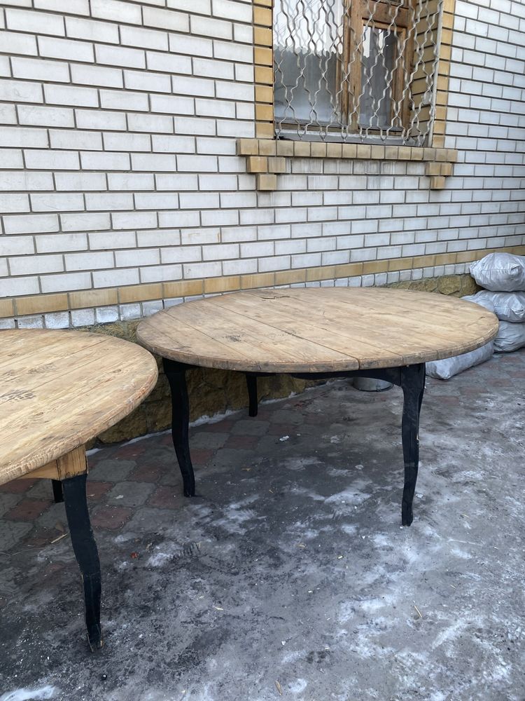 Продам круглый стол по 10тысяч