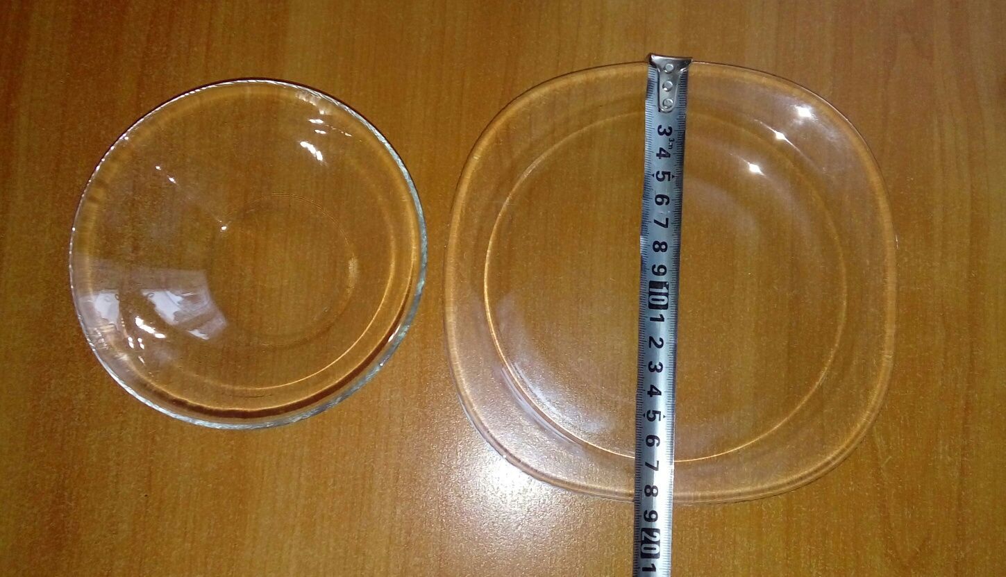 Продам стекляные тарелки.
