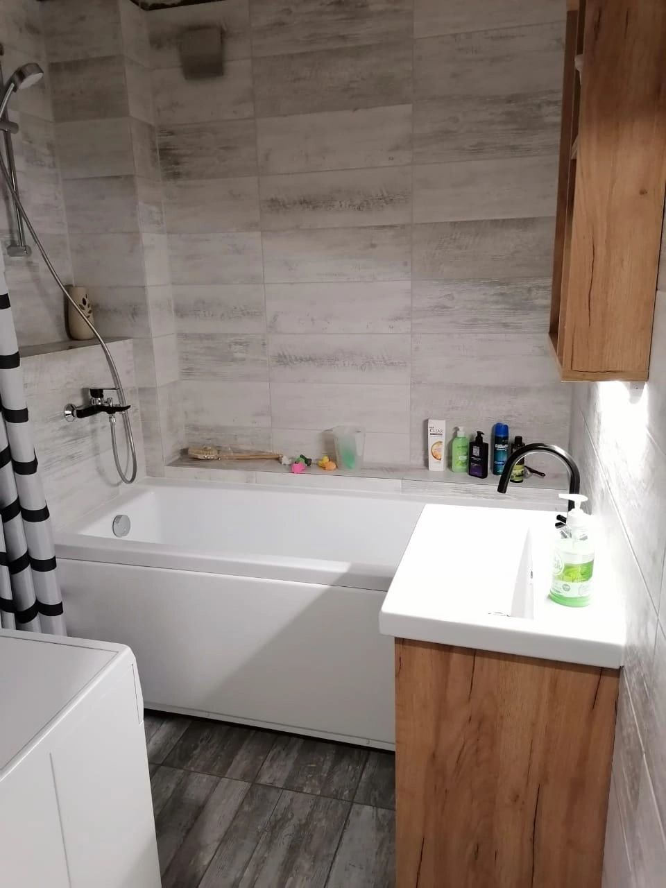 Укладка плитки, кафеля, керамагранит, вырезка углов под 45°