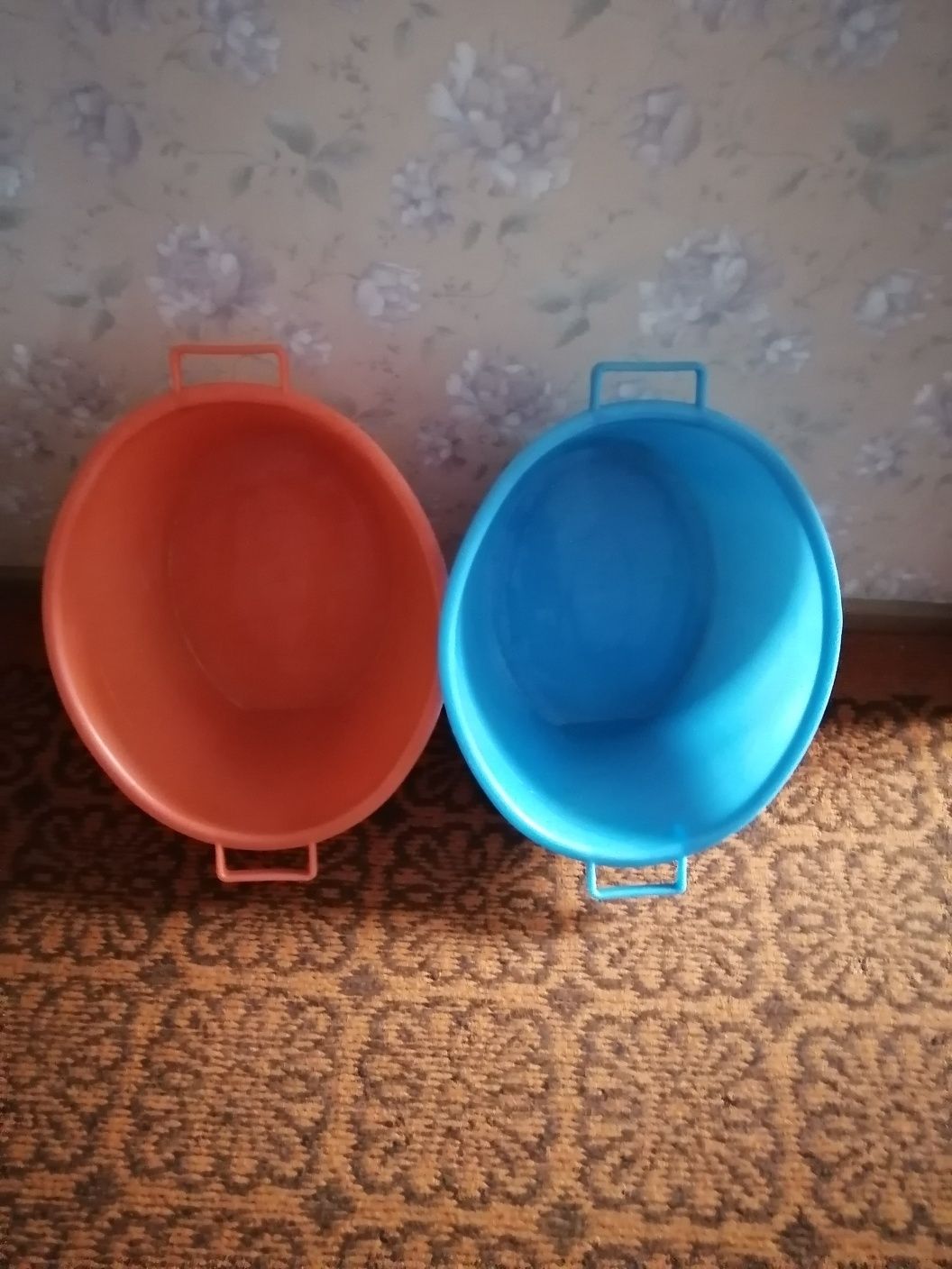 Продам 2 таза  из пластмассы