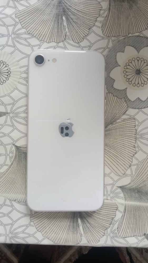 Обменяю два iphona se 2020 и iphone se 2022