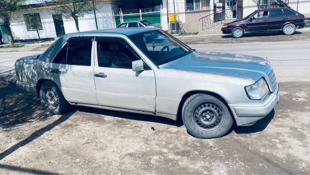 Продам машину Mercedes-Benz Е 220