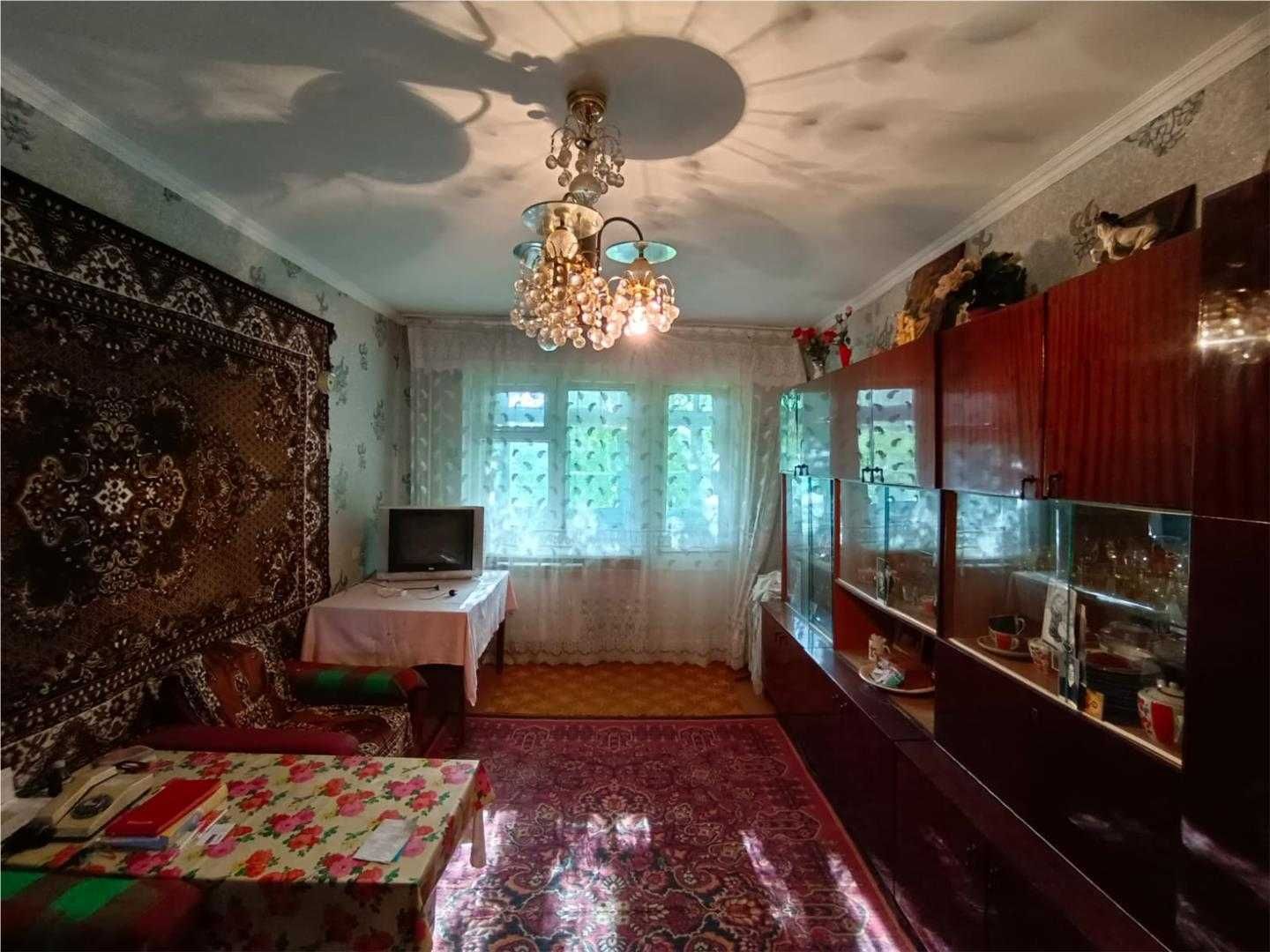 Продаю 2 комнатную квартиру в 22 микрорайоне.