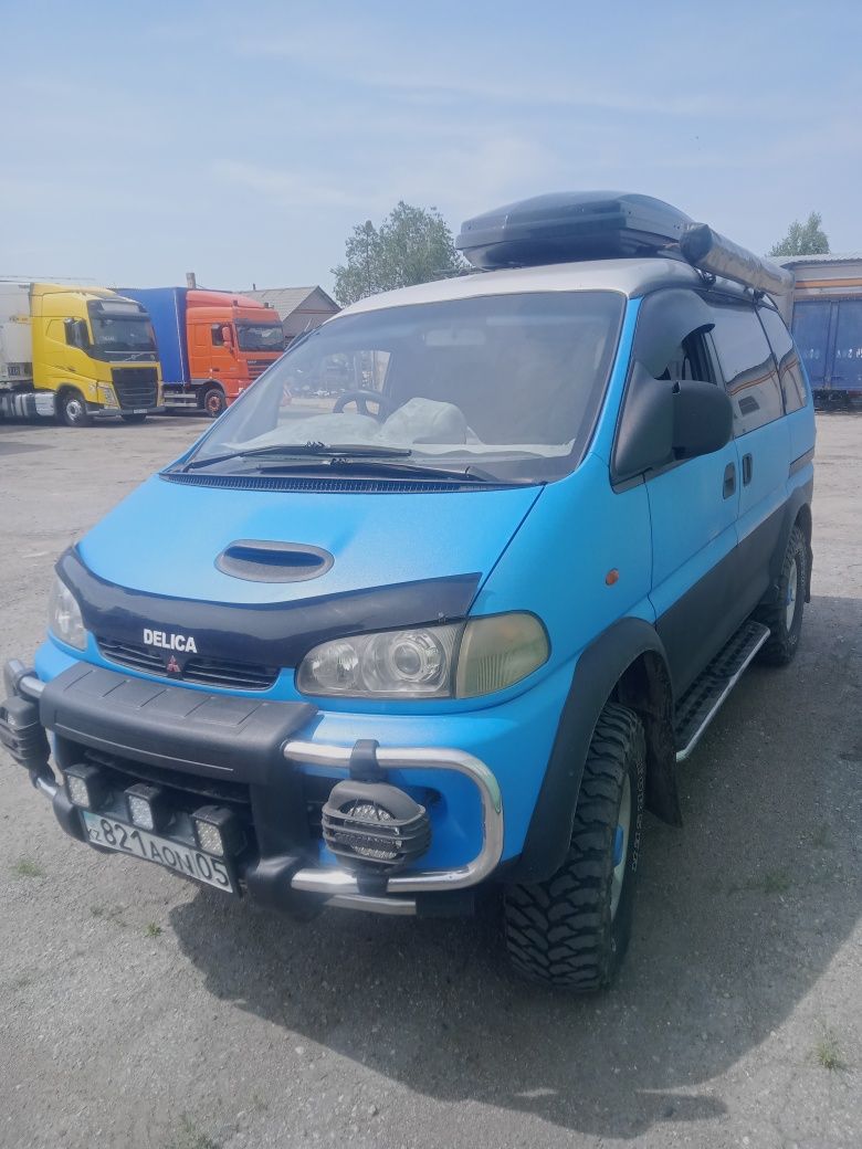 Продам Митсубиси Делика