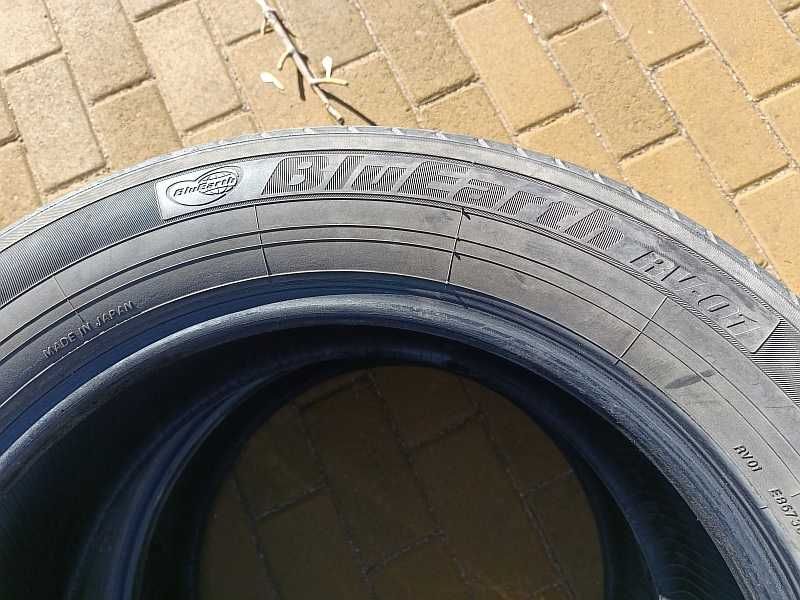 Шины 215/60 R17 - "Yokohama BluEarth RV-01" (Япония), летние.