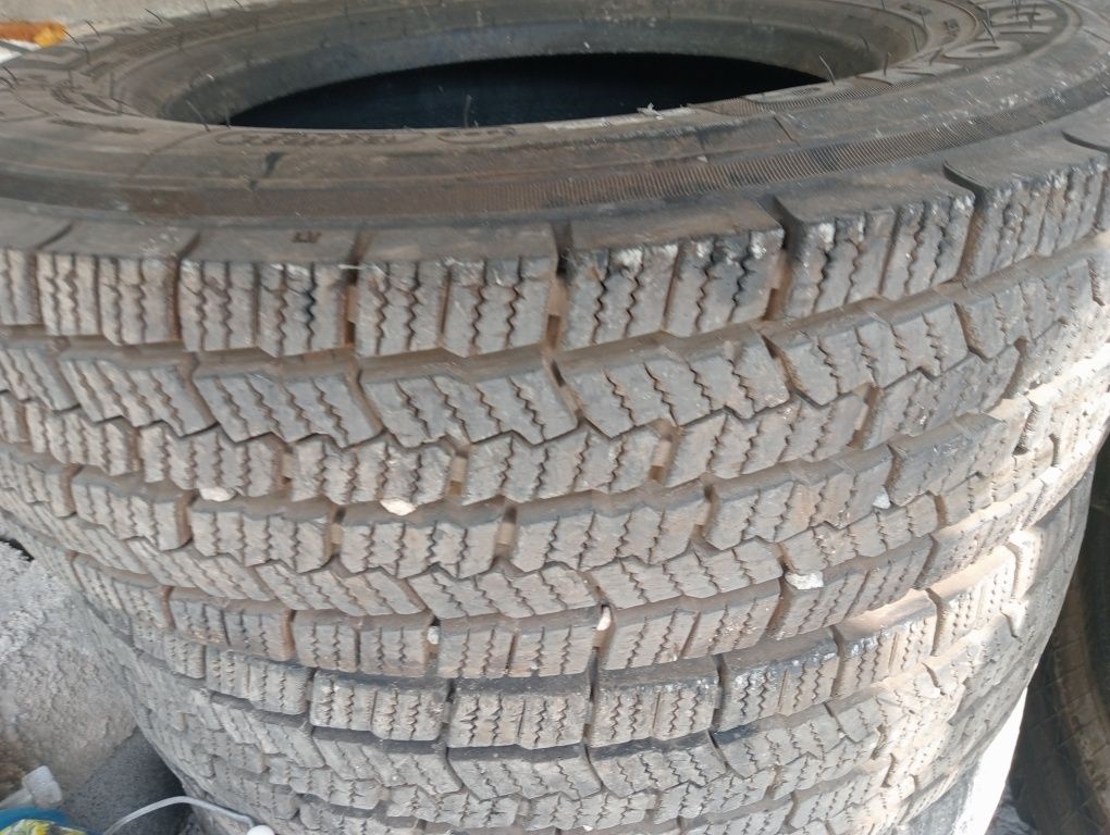 Шины грузовые 215/75R17.7