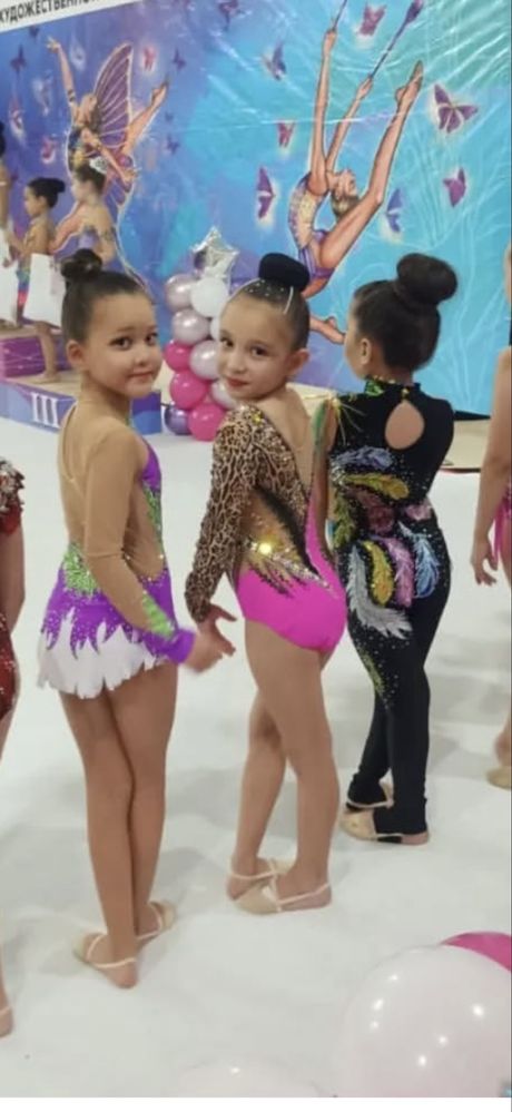 Продается купальник для художественной гимнастики, возраст 5-7 лет