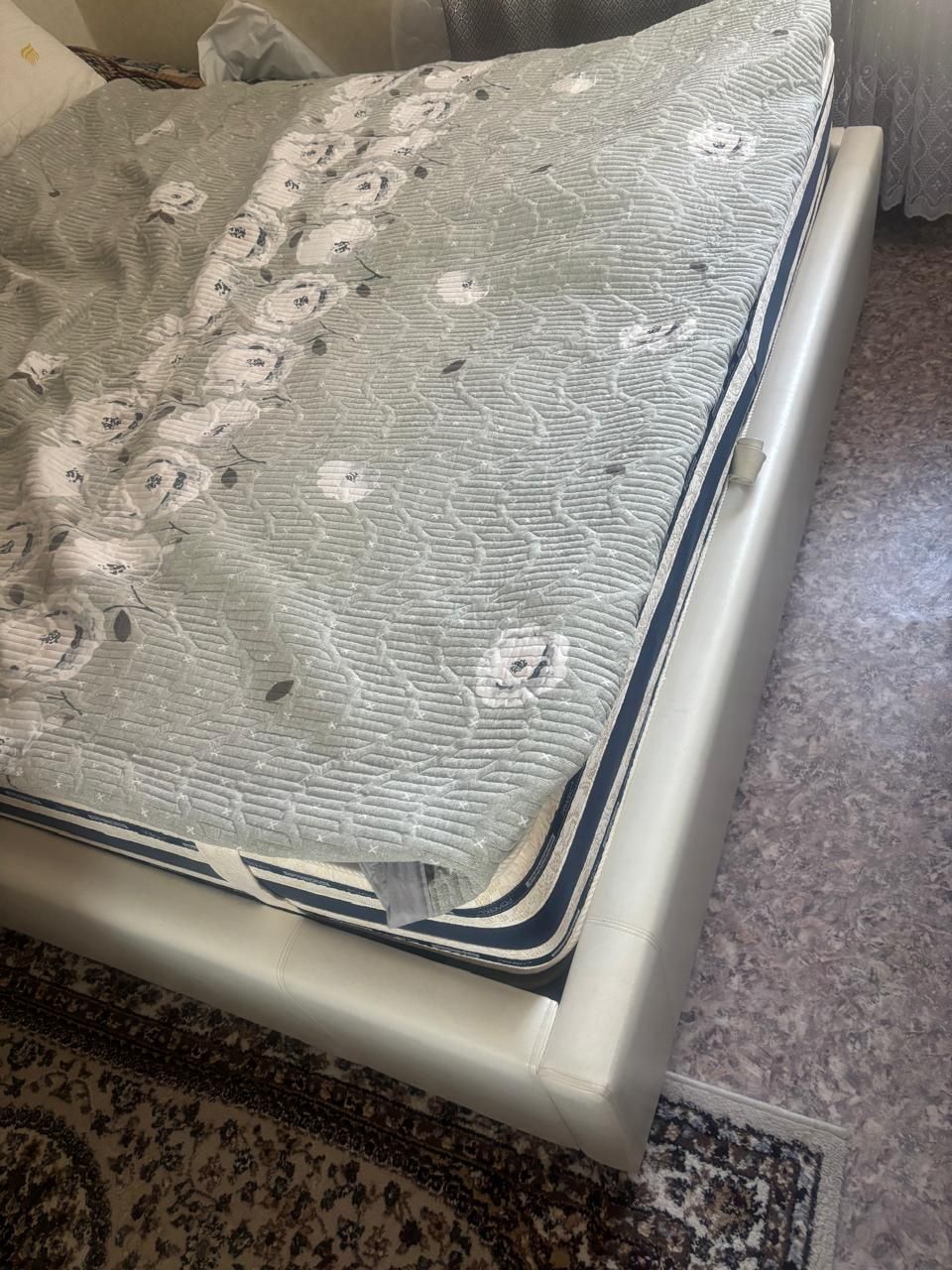 Кровать двуспальная
