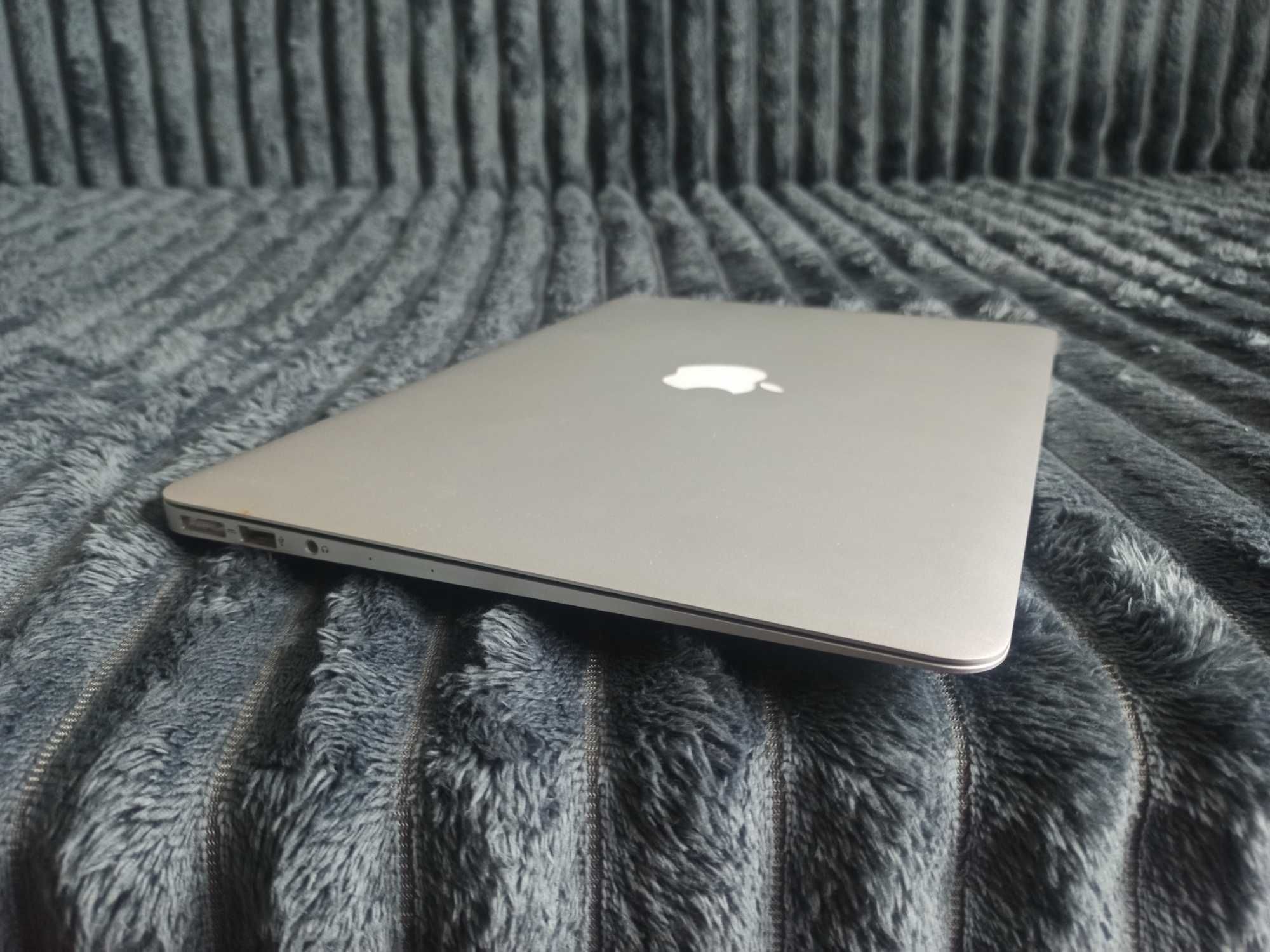 Apple MacBook Air 13 / 2015 / i5 / 8Gb / 37 Циклов!