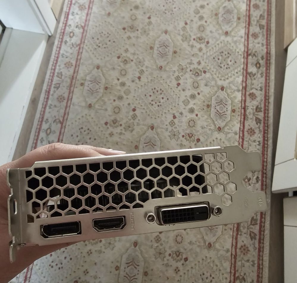 Видеокарта gtx 1050 , в хорошом состояний