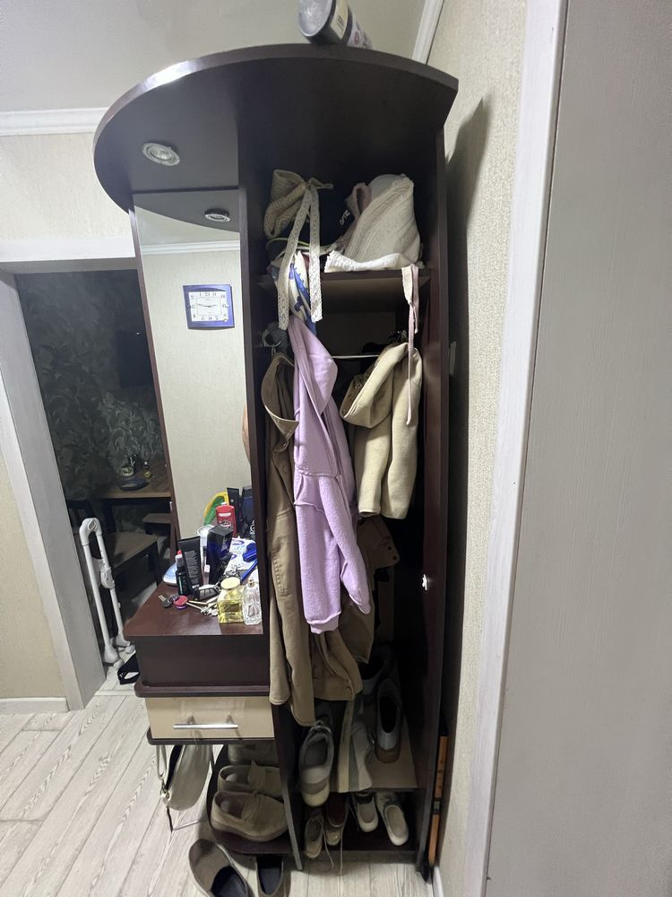 Продам шкаф в прихожую