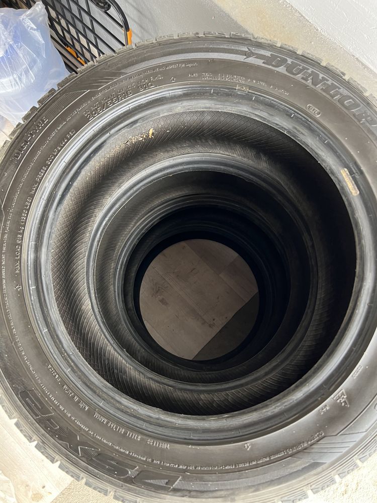 Продам 4 зиминее ризину 205/55/16 DUNLOP