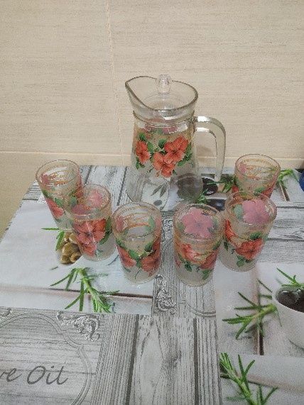 Продам кувшин и 6 стаканов