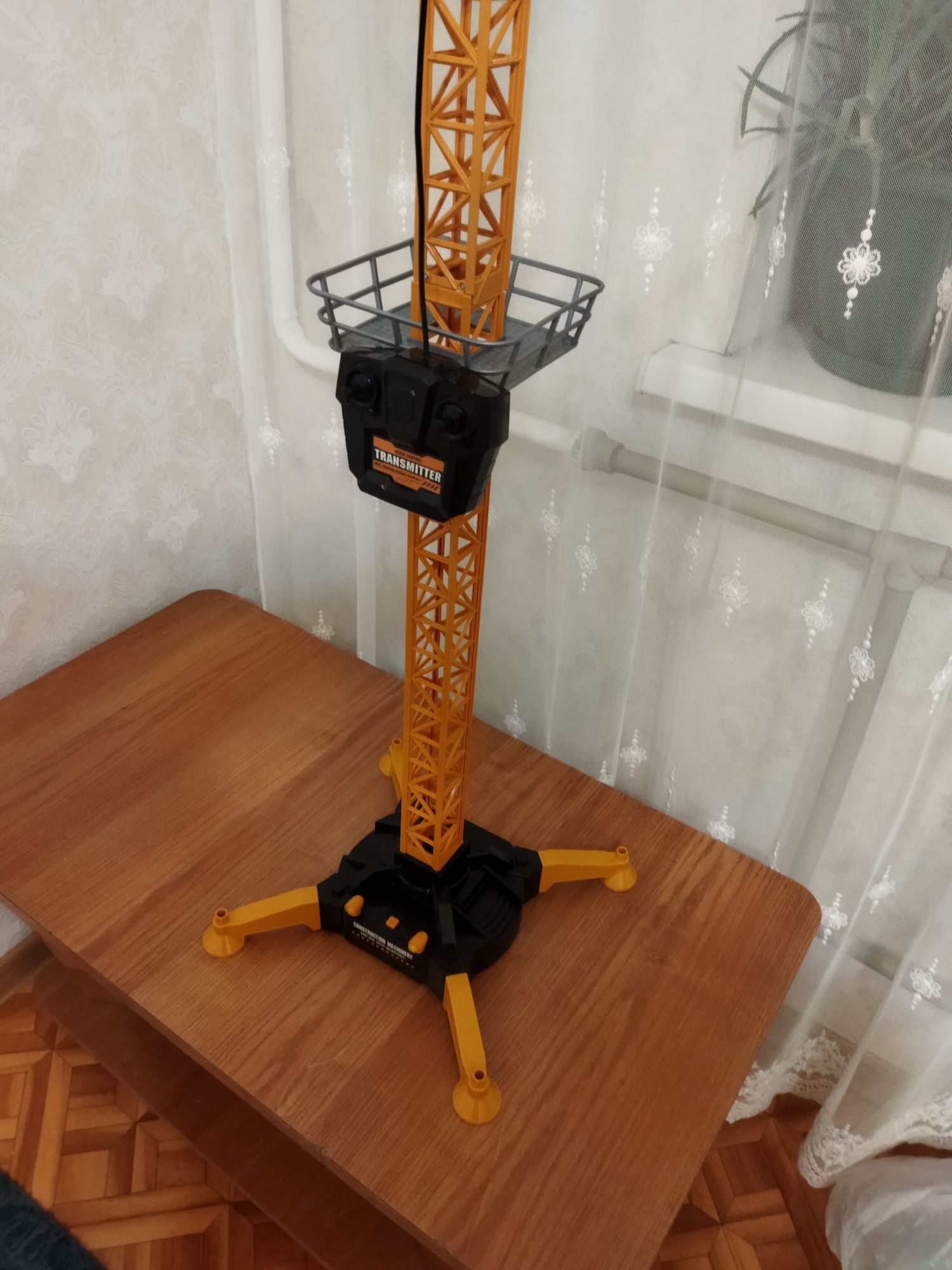 Башенный кран новый игрушка,на управлении большой.