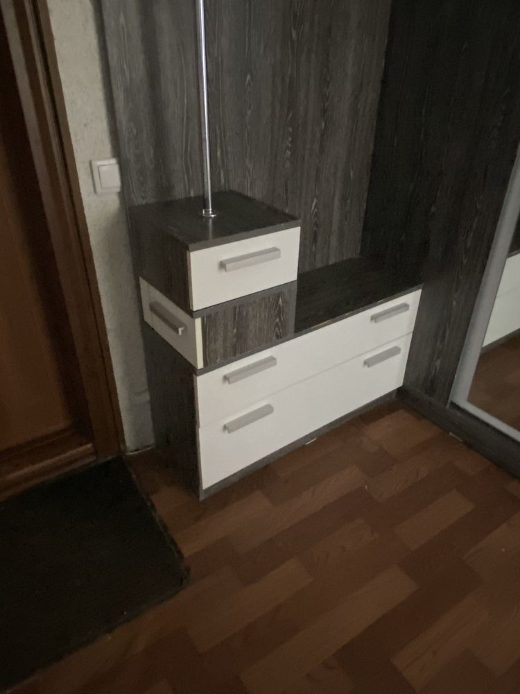 Шкаф в прихожую………..