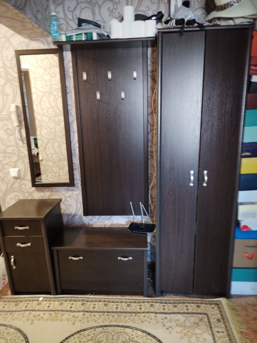 Шкаф в прихожую комнату