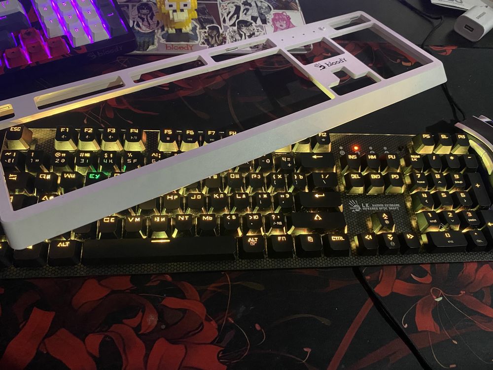 Продам клавиатуру Bloody A4Tech B810RC