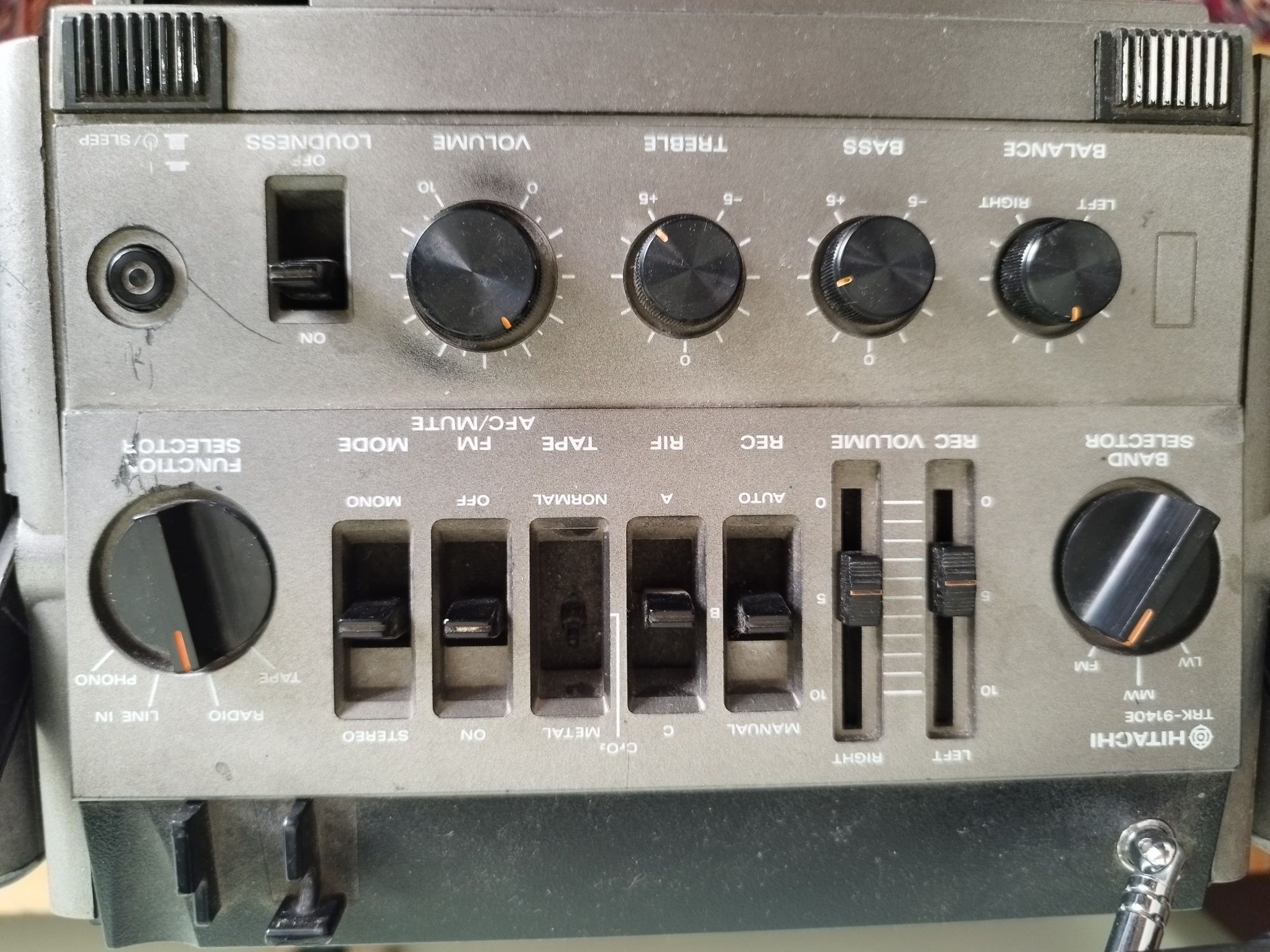 Винтажная японская магнитола Hitachi TRK 9140E