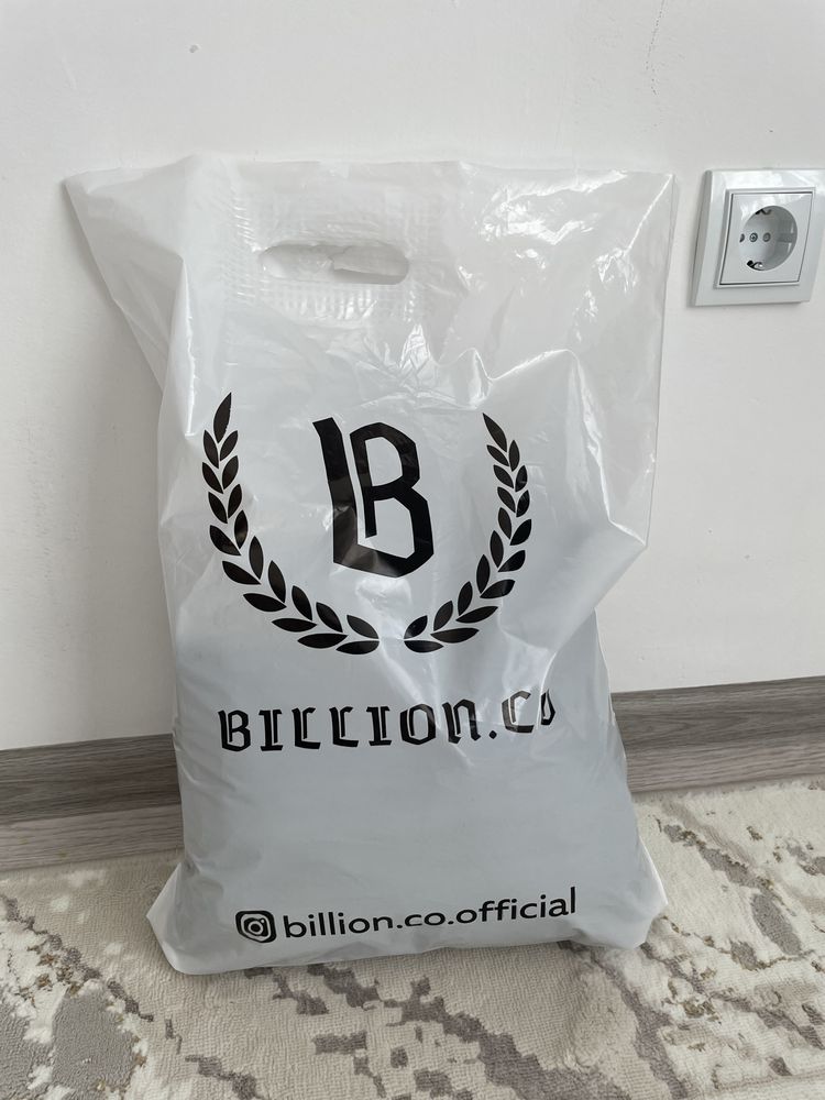 Продам новую безрукавку от Billion.co
