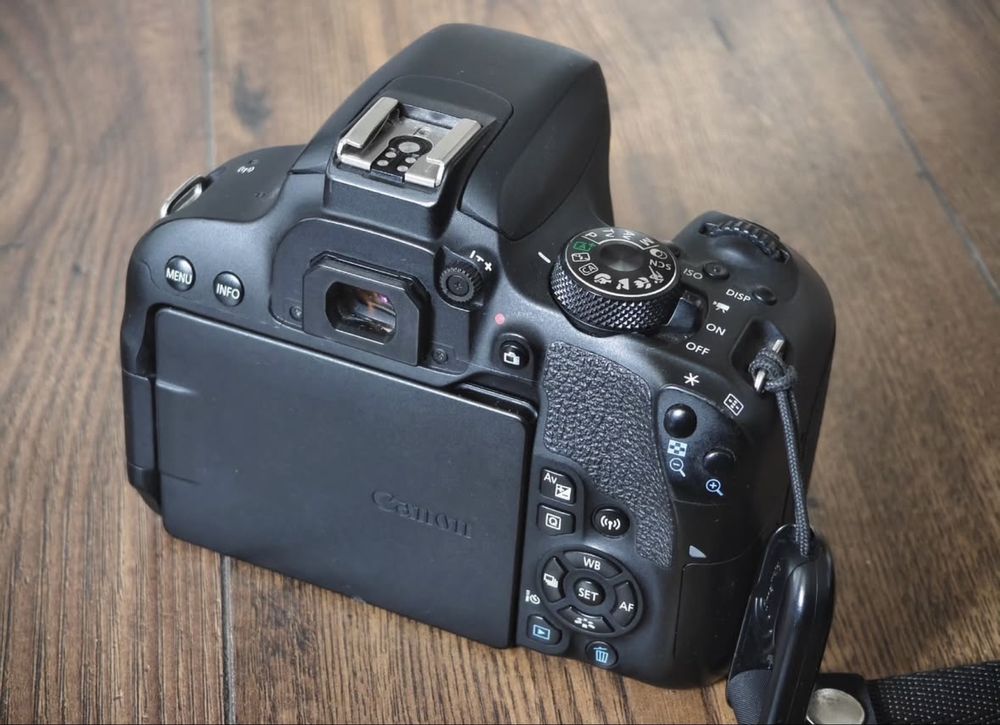 Продам Canon 800d