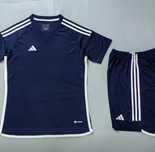 Adidas футболкаи  кепка сатылады