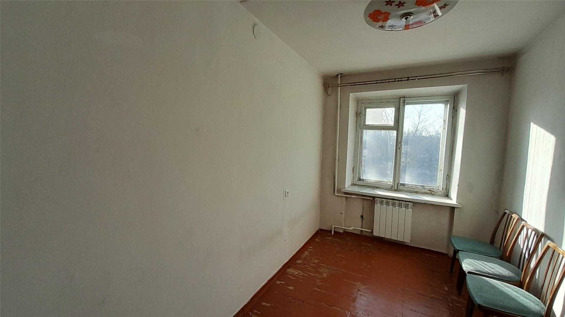 Продам 4 комн квартиру на 7 мкр  на 4/9 эт