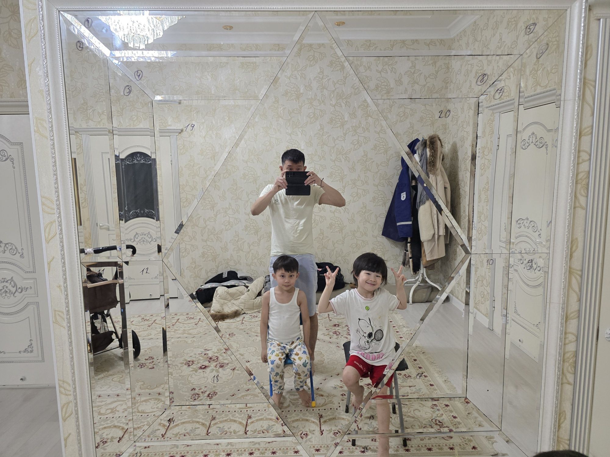 Зеркало фацет рамками красивое