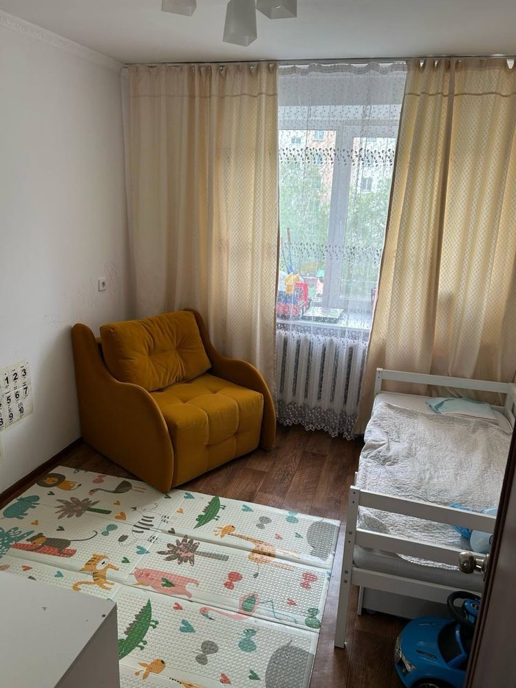 Продам квартиру трехкомнатную