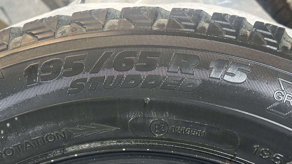 Продам зимнюю шипованную резину (michelin x ice north) с дисками