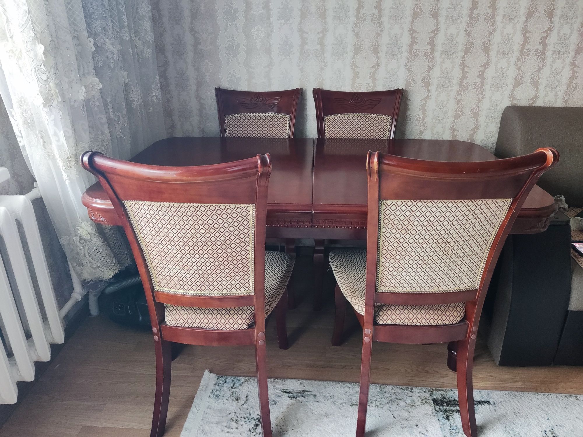 Стол стулья из чистого дерева