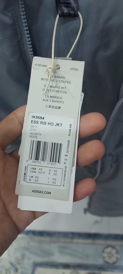 Продам куртку адидас оригинал новый размер xs