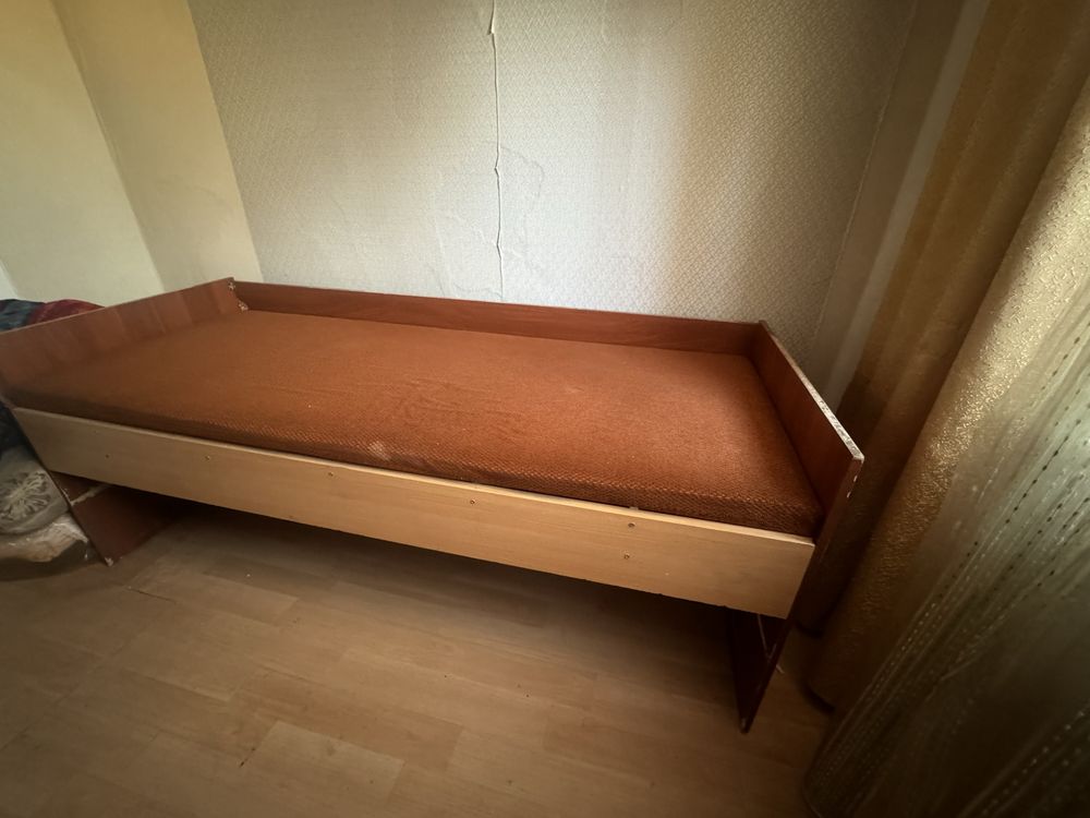 Продаю. Титан,газ плитка, кух гарнитура, стенка для зала, шкаф , диван