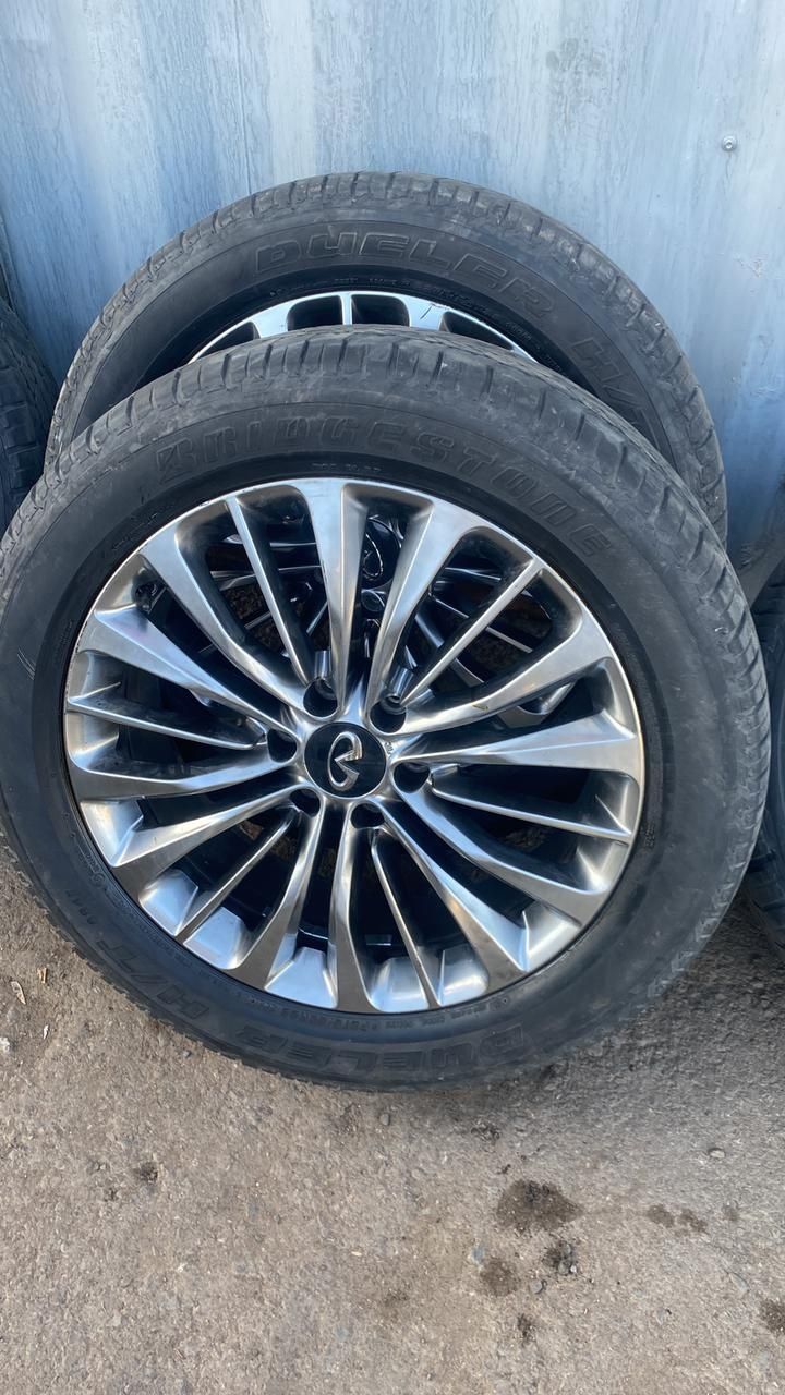 Продам диск с шиной или без R22 от инфинити QX80