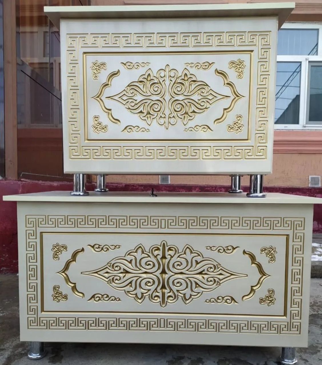 Сундук, сандық, комоды, тумбочки, шкафы, мебель очень красивая и модна