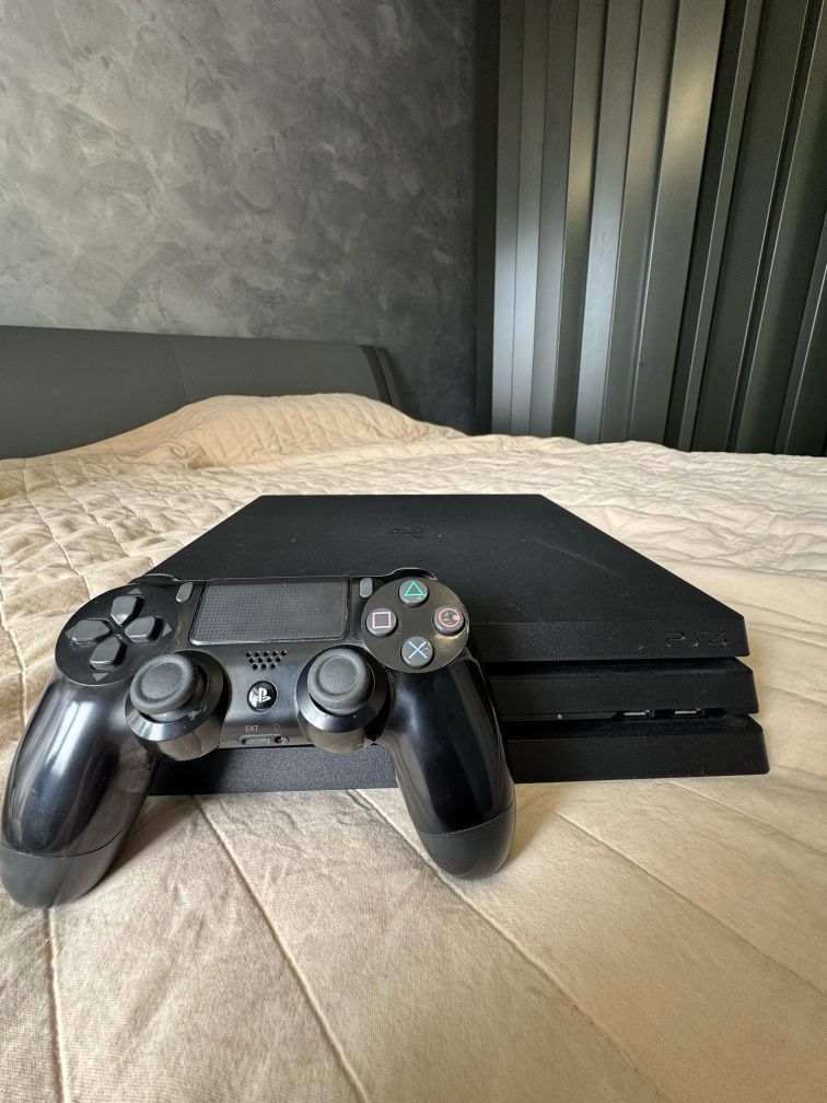 Продаю Playstation 4 Pro