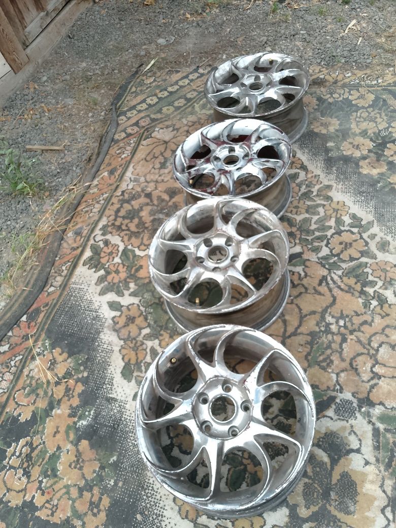 Продам  дисками 5*114,3R16