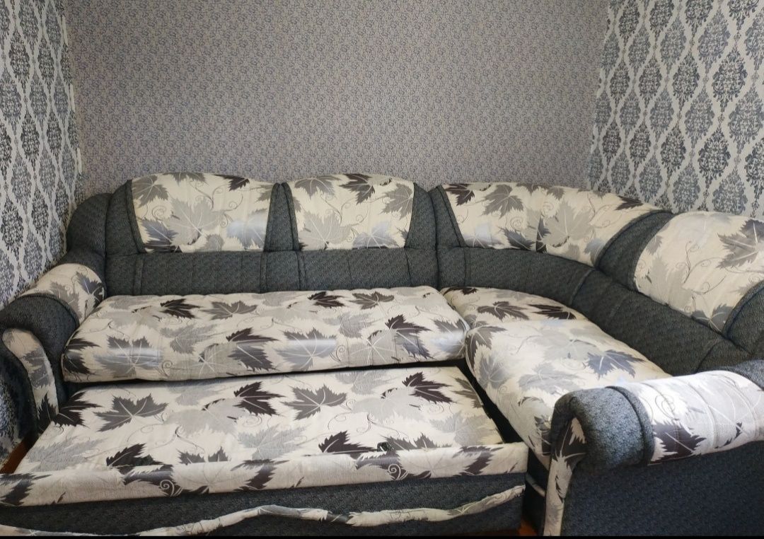 Продам диван угловой