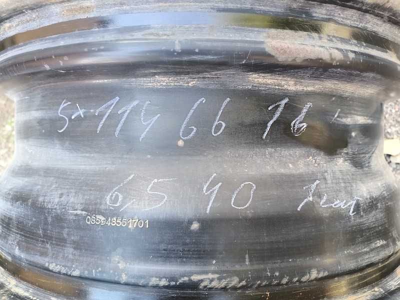 Продам один оригинальный металлический диск на автомашину Nissan.