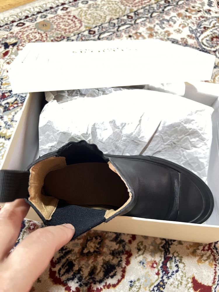 Продам осенние ботиночки Alexander McQUEEN 38-размер, кожа