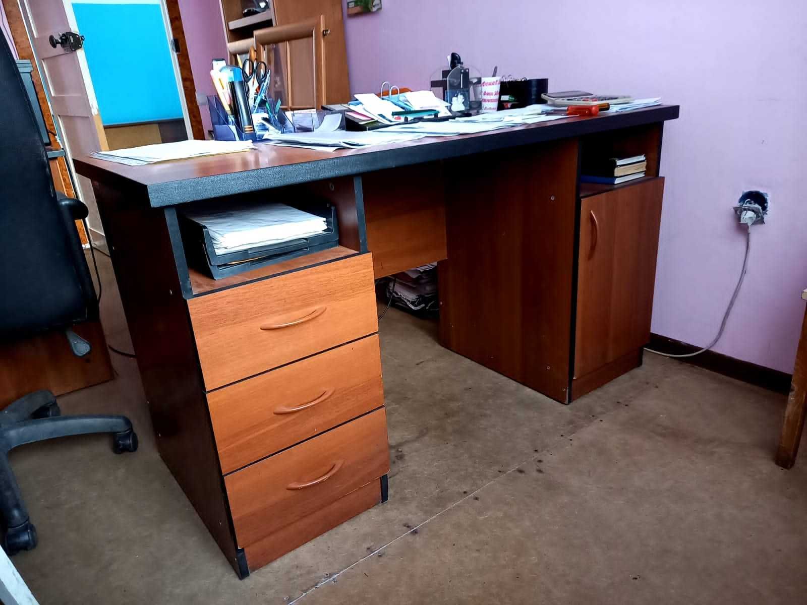 шкафы,столы в офис,магазин