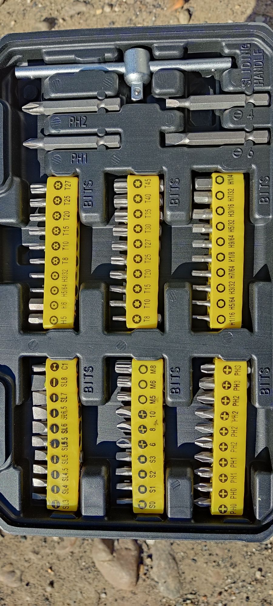 Наборы инструментов и ключей 46 82 94 предмет
