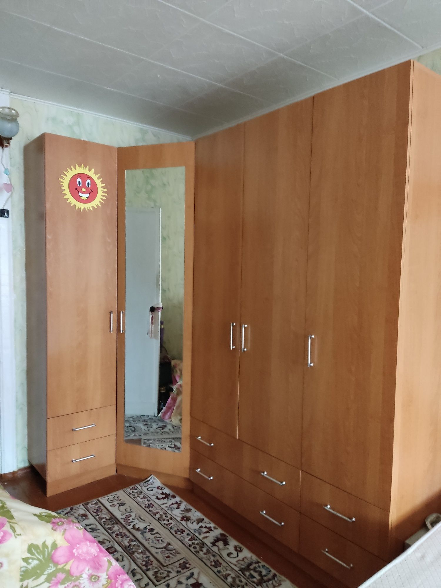 Продам шкаф угловой