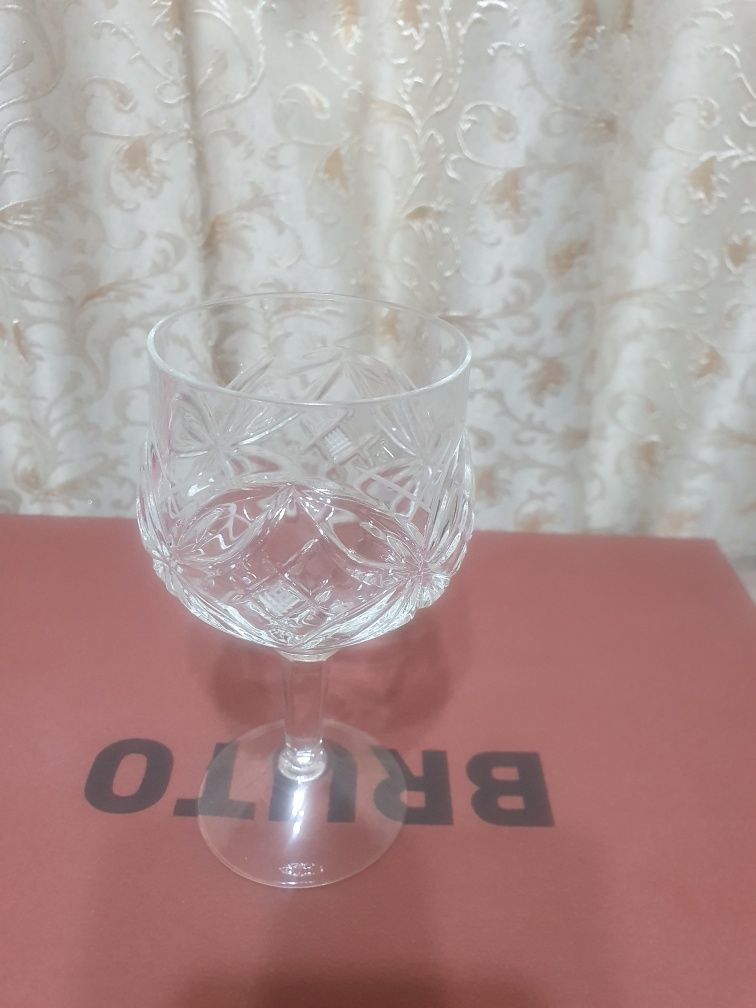 Хрустальные фужеры. Большие и маленькие.