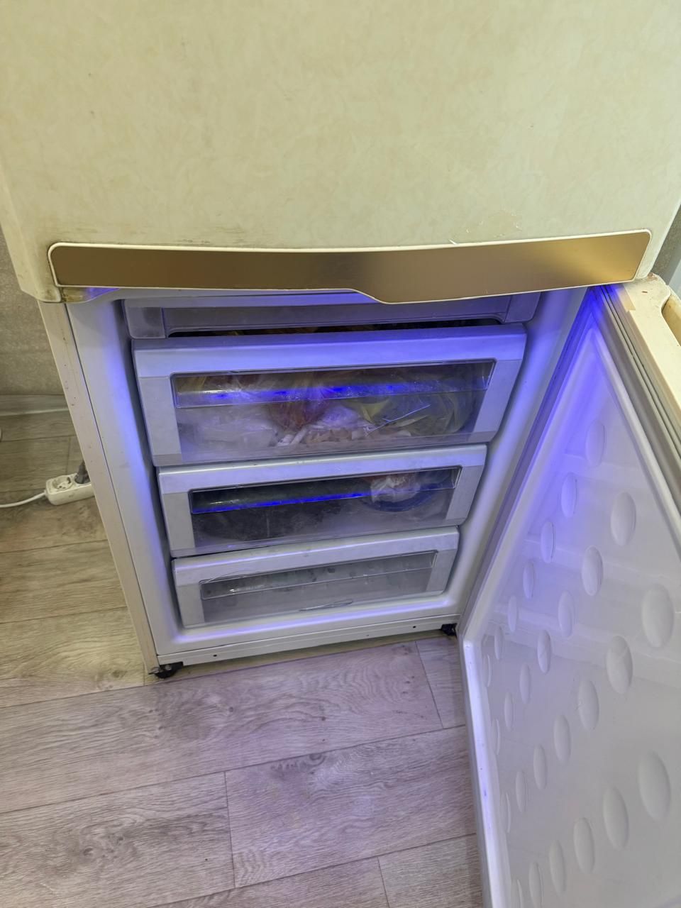 Холодильник Самсунг продается