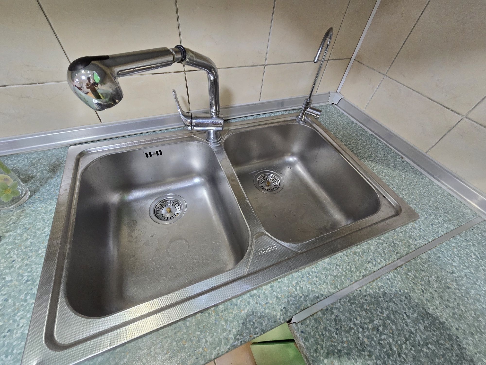 Продам  кухонную стенку полностью с техникой