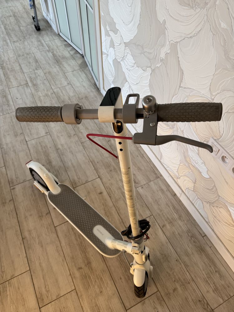 Электросамокат Xiaomi Electric Scooter 3 Lite MJDDHBC01ZM белый