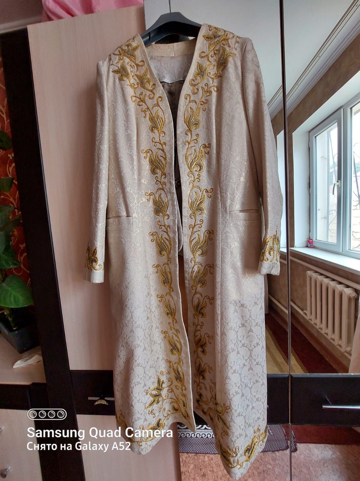 Киімдер сатылады