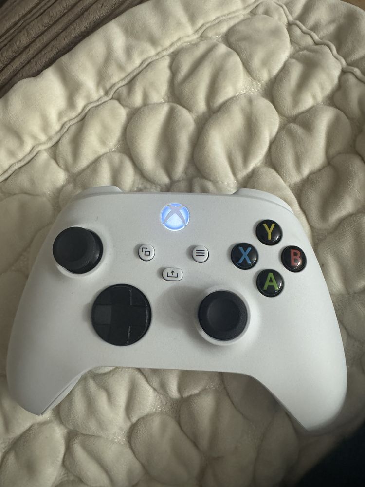 Продам Xbox series S 2 джойстика
