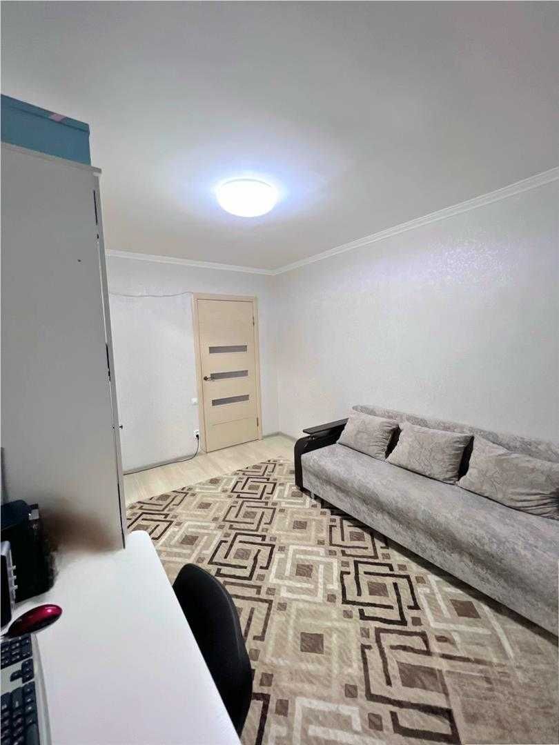 Продам 3-х УП на 8 мкр, 3/9 этаж, не угловая,